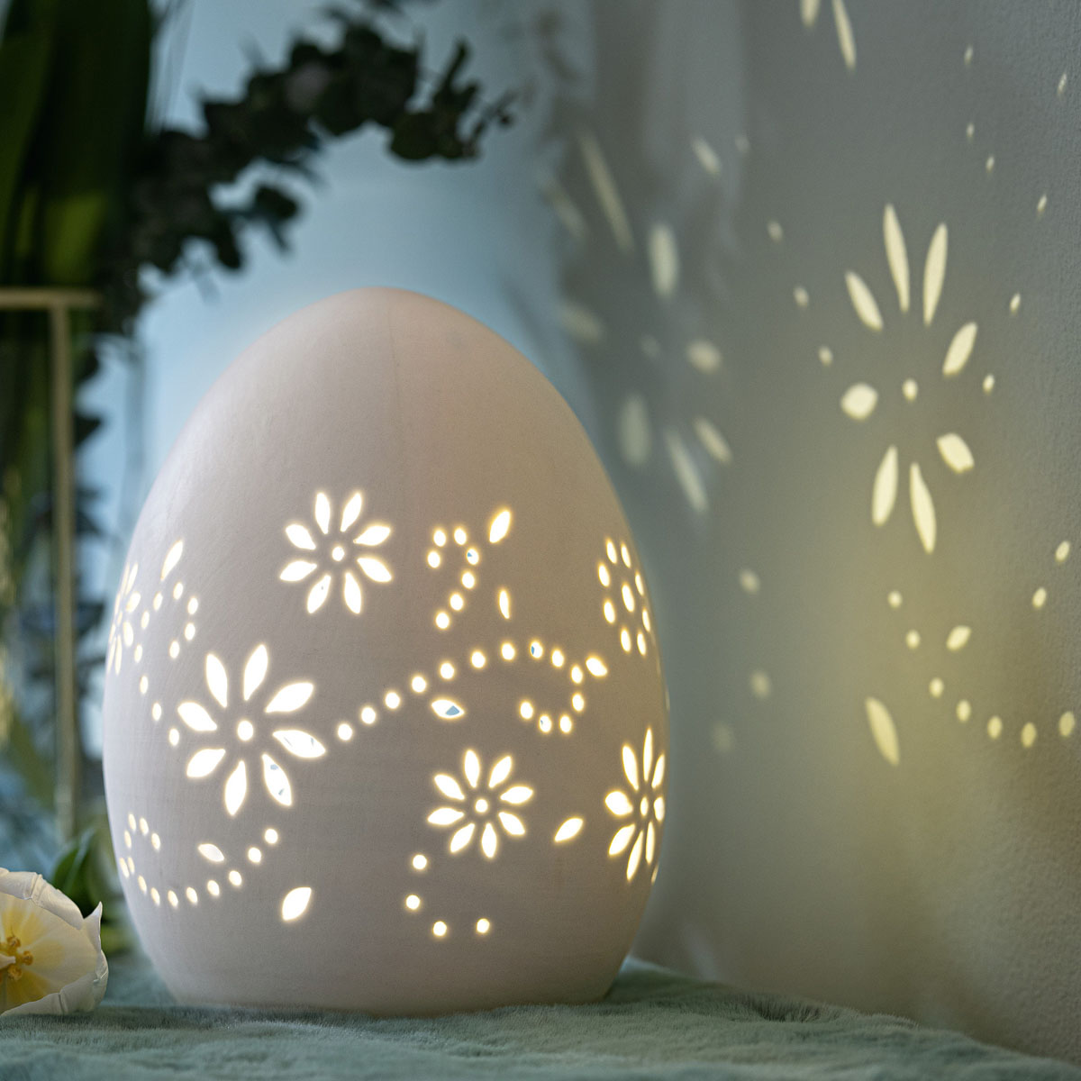 Декоративная фигура со светодиодной подсветкой "Яйцо - цветы" [08768], 